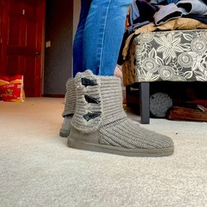 Bear paw Size 8 EUC button boots